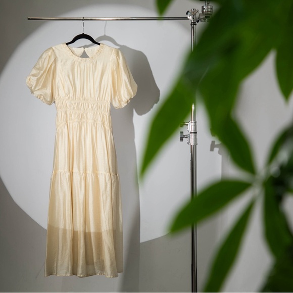 (SOLD) - MOON RIVER Women's Shirred Puff Sleeve Back Cut-Out Midi Dress - Size S - Picture 2 of 13